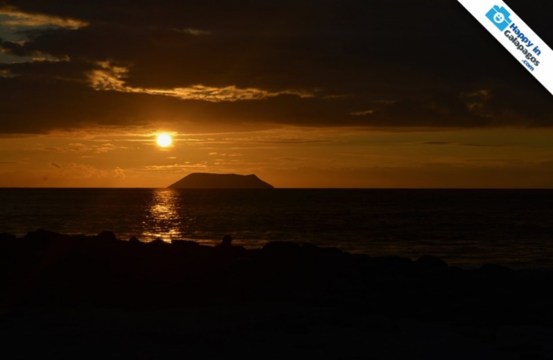 Galapagos Photo An astounding sunset to enjoy in Punta Cormorant